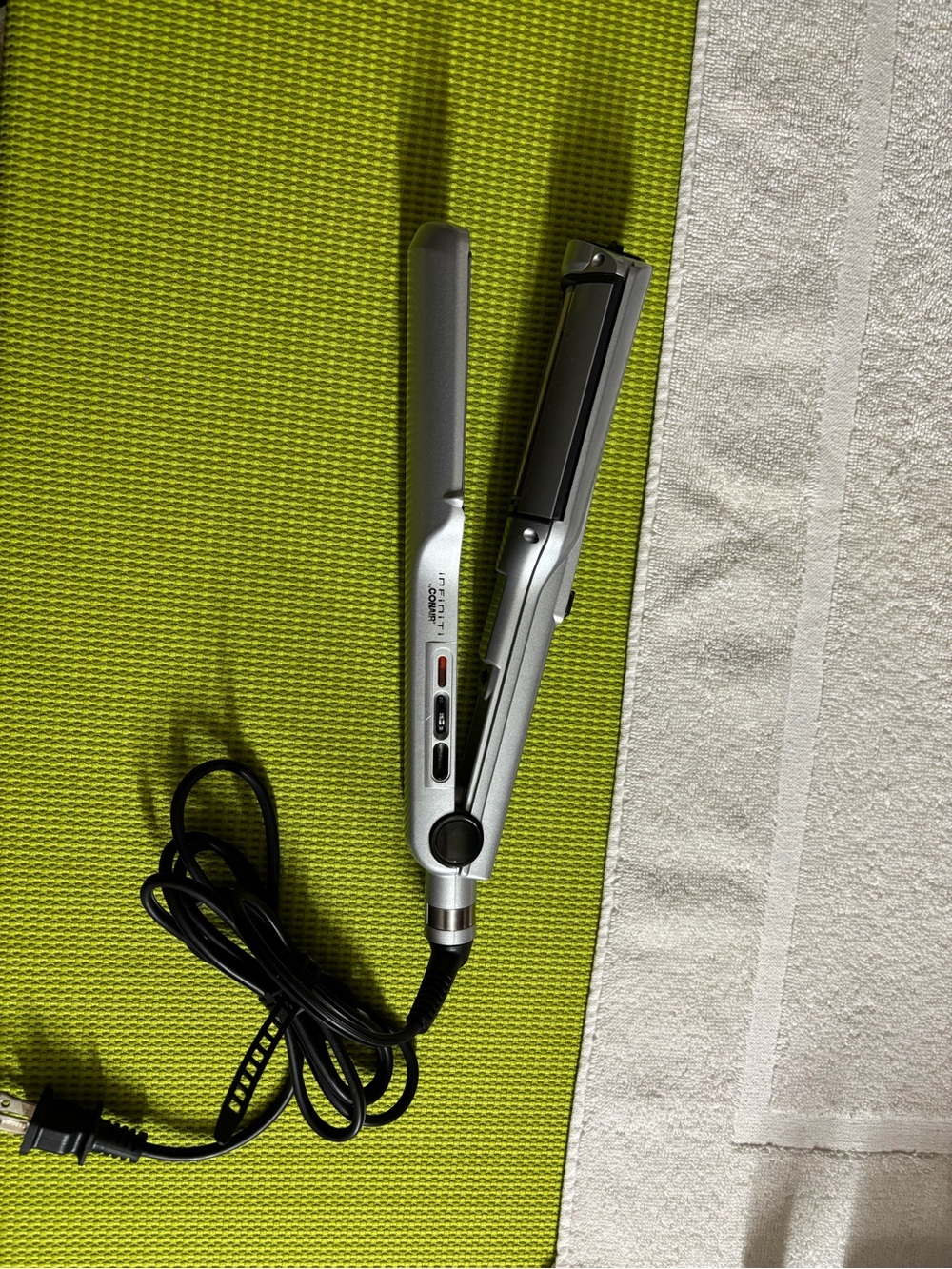Infiniti Pro Sleek Silver Hair Rotating Straightener Flat Iron